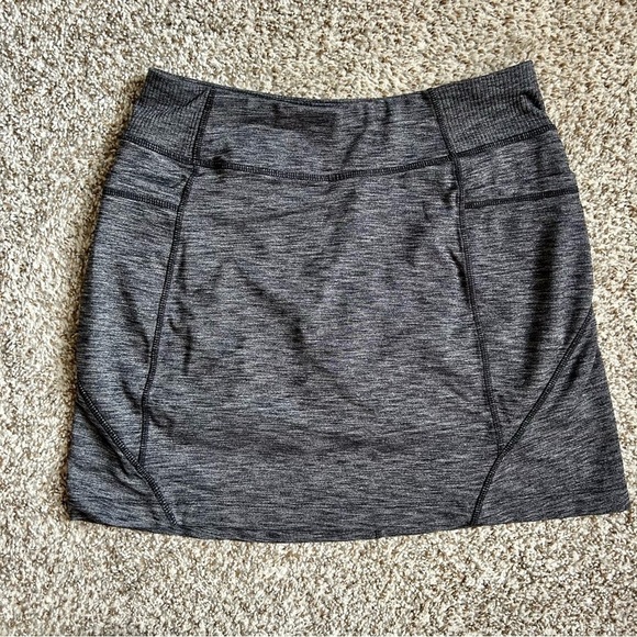 Athleta Marled Grey Excursion Skirt Skort Athletic Golf Hiking Tennis Small - Picture 2 of 10